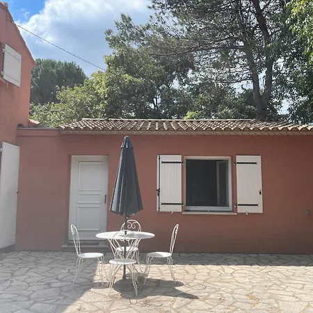 Independant Calme Pas Loin Du Centre نيم