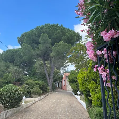 Independant Calme Pas Loin Du Centre نيم