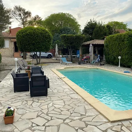 Apartamento Independant Calme Pas Loin Du Centre Nîmes